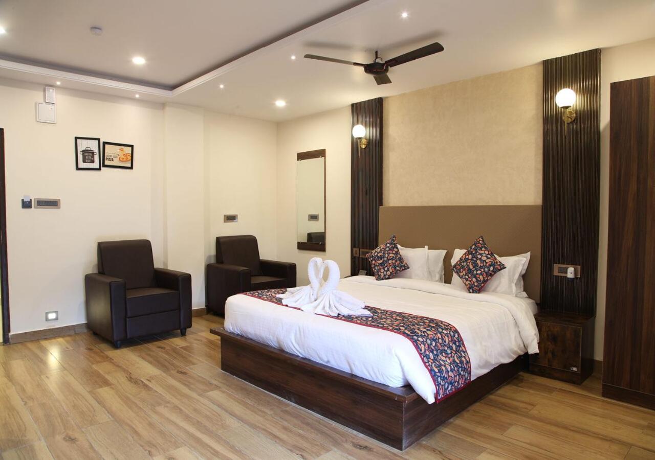 Dakshin Suites Srikakulam Esterno foto