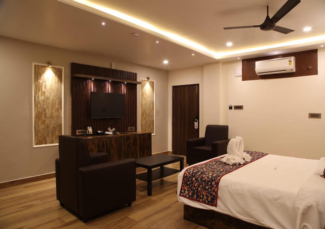 Dakshin Suites Srikakulam Esterno foto